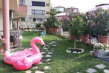 La Mer Apartments