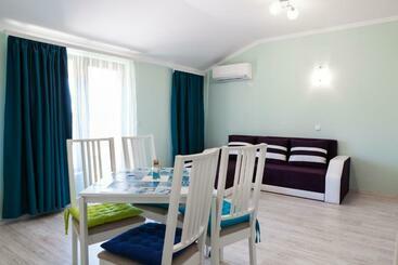 La Mer Apartments
