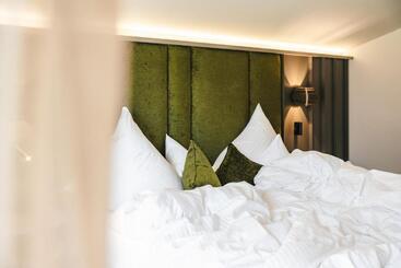 هتل Arpuria L Hidden Luxury Mountain Home   Adults Friendly