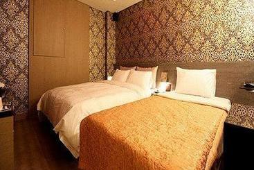 فندق Happy Tears