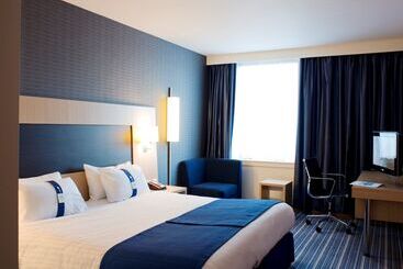 בית מלון כפרי Holiday Inn Express Rotherham North By Ihg