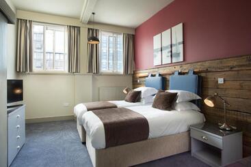 Отель The Ship & Trades