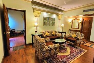 هتل Tuli International