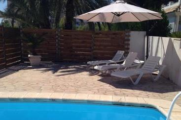 Apartamentos Playa D Y G