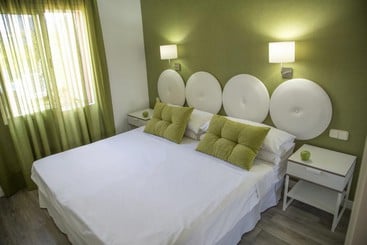 בקתות Beach Boys Boutique Resort - Gay Men Only