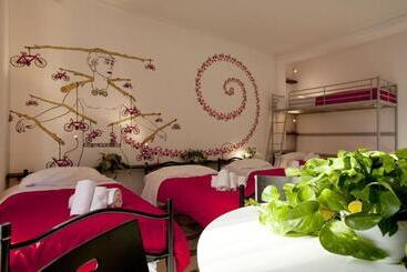 ベッドアンドブレックファースト Martini Bed