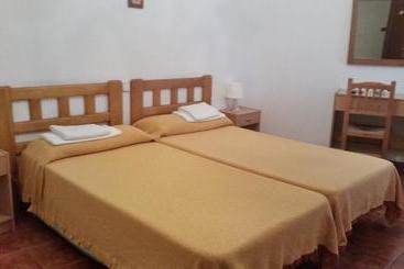 مسافرخانه Casa De Huéspedes Cuenca