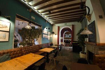 مسافرخانه Silos19 Suites