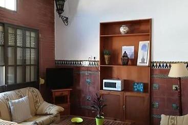مسافرخانه Tranvía Beach House