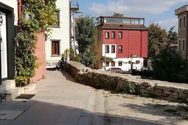 فندق فئة نجمة واحدة Tulip Guesthouse