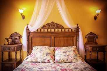 هتل Hosteria Los Laureles