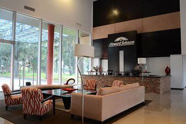 فندق Howard Johnson Plaza Resort