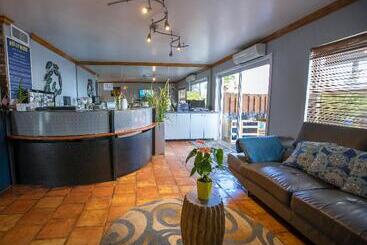 Общежитие Hollywood Beach Suites And