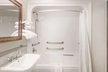 فندق Baymont By Wyndham Jackson