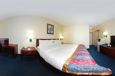 هتل Fairfield Inn & Suites By Marriott Cedar Rapids North