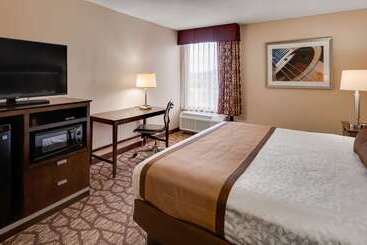 Отель Best Western Plus Belle Meade Inn & Suites