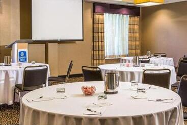 Cambria Hotel Traverse City