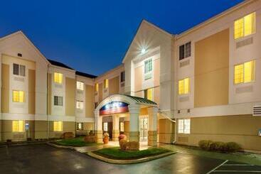 هتل Candlewood Suites Windsor Locks, An Ihg