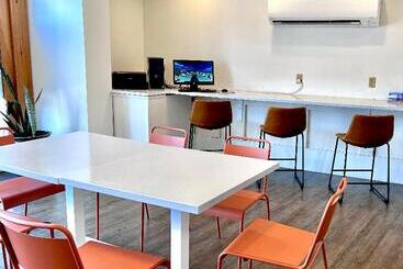 Отель Comfort Inn At Newport Beach Middletown