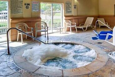 호텔 Comfort Suites