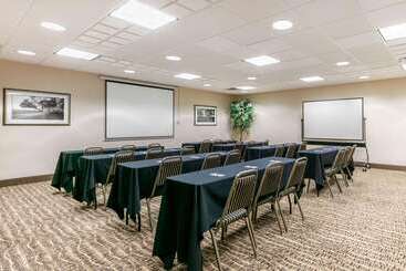 Отель Comfort Suites Hopkinsville Near Fort Campbell