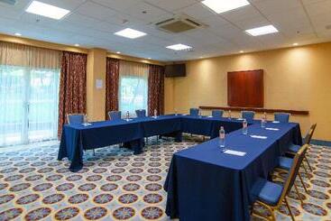 בית מלון כפרי Holiday Inn Express & Suites Cuernavaca, An Ihg