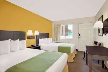 בית מלון כפרי Howard Johnson By Wyndham Las Vegas Near The Strip