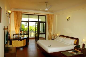 호텔 Naturoville Ayurvedic And Yoga Retreat By Opensky