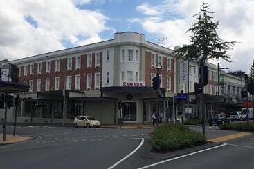 ホテル Ramada By Wyndham Hamilton City Center