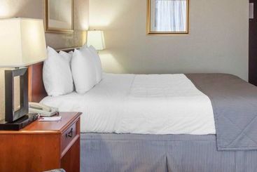 בית מלון כפרי The Clarion Inn Elk City