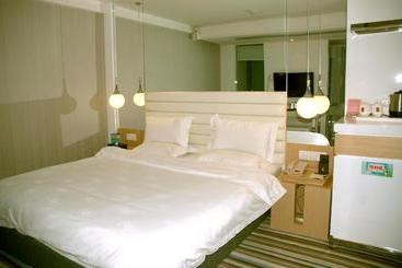 Super 8 Hotel Guangzhou San Yuan Li