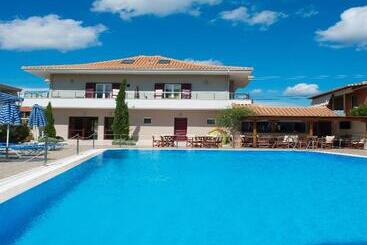 Апартаменты Christina Studios