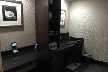 Holiday Inn Express Hotel & Suites Sanford, An Ihg