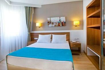 هتل Grand Park Lara