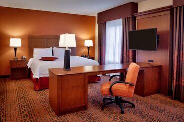 هتل Hampton Inn Omaha/west Dodge Road