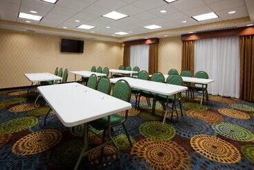 فندق Holiday Inn Express & Suites Fort Dodge, An Ihg