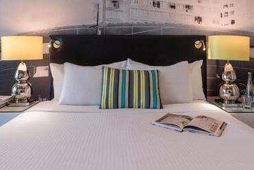 酒店 Oaks Melbourne On William Suites