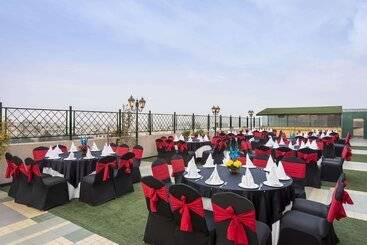 ホテル Ramada By Wyndham Jalandhar City Center