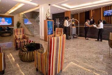 Oak Plaza Hotels East Airport