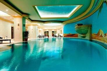 اقامتگاه Magnum Hotel & Suites West Bay