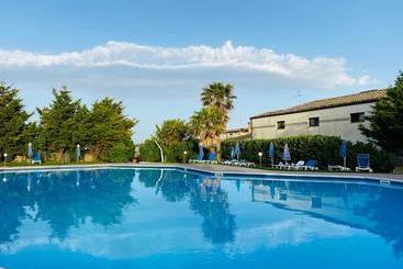 Domus Aurea Resort