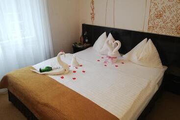 هتل Alma Boutique