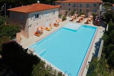 בית מלון כפרי Bolgheri Marina Resort Ex Varo Village