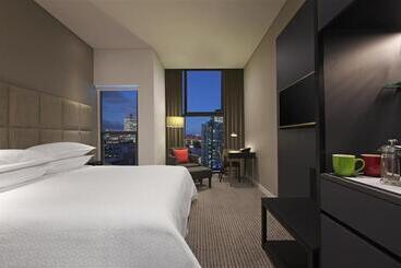 هتل Four Points By Sheraton Brisbane