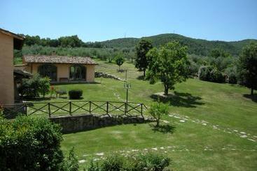 هتل Agriturismo La Torriola