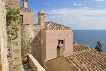 호텔 Moni Emvasis Luxury Suites