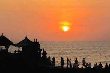 Отель Cross Vibe Paasha Atelier Bali Kuta