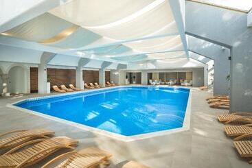 Отель Remisens Villa Atlanta