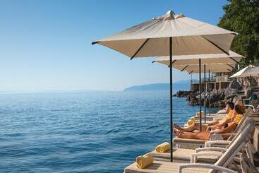 ホテル Remisens Villa Atlanta