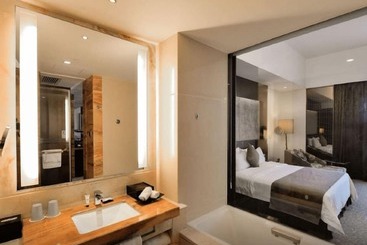 Vanburgh Hotel   Free Shuttle Bus Transfer During Canton Fair